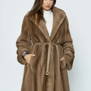 Haina din blana de vizon (nurca) pastel cu guler rever